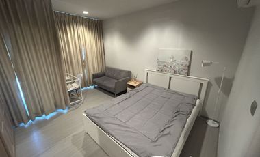 À louer studio condo à Huai Khwang, Bangkok