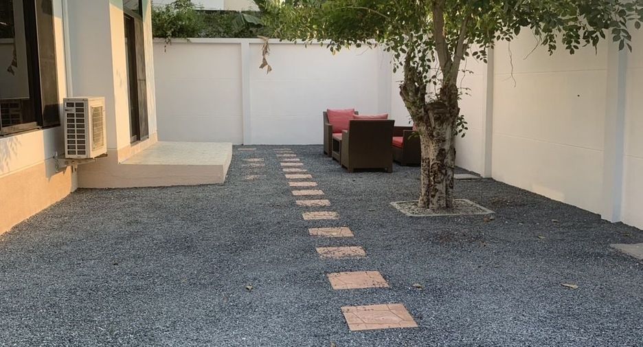 For rent 4 bedrooms house in Lat Krabang, Bangkok