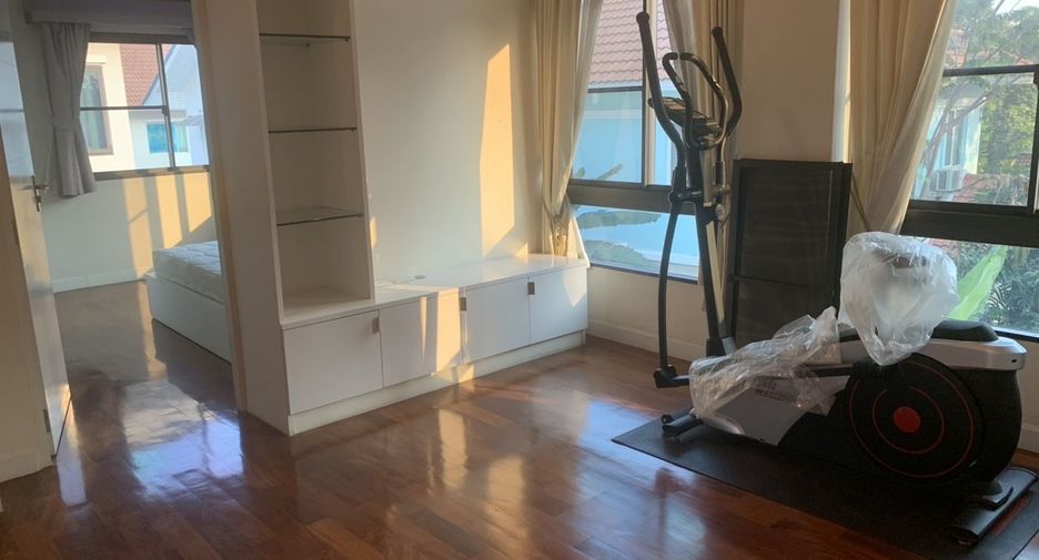 For rent 4 bedrooms house in Lat Krabang, Bangkok