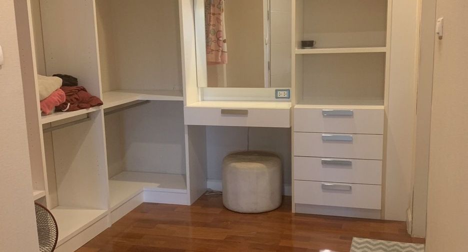 For rent 4 bedrooms house in Lat Krabang, Bangkok