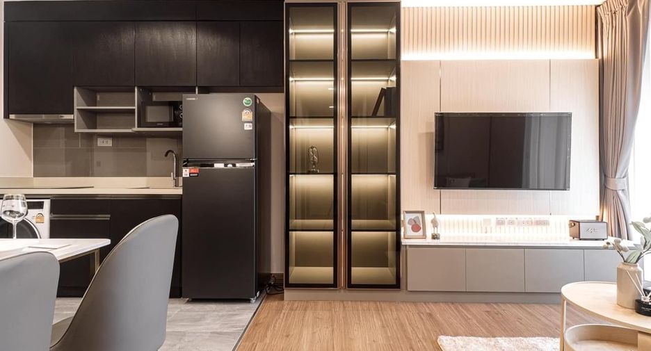 For rent 2 bedrooms condo in Watthana, Bangkok