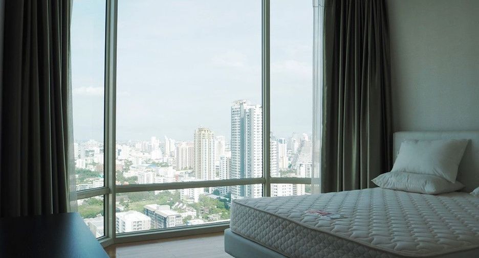 À louer 2 chambres condo à Watthana, Bangkok
