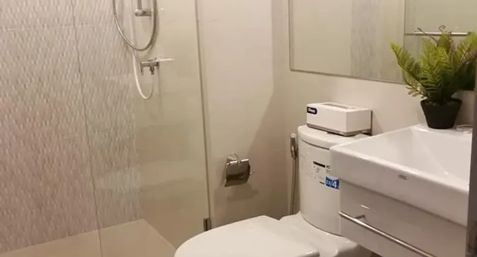 For rent 2 bedrooms condo in Khlong Toei, Bangkok