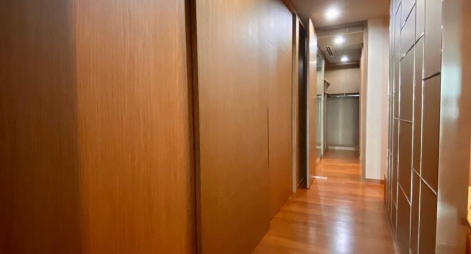 For rent 3 ベッドルーム condo in Yan Nawa, Bangkok