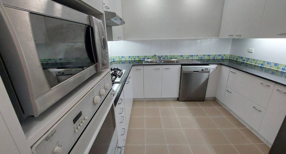 For rent 3 bedrooms condo in Sathon, Bangkok