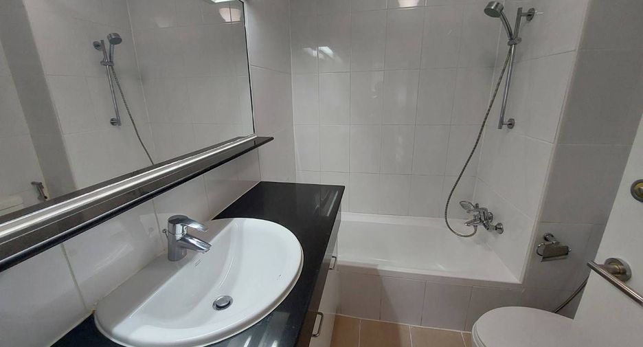 For rent 3 bedrooms condo in Sathon, Bangkok