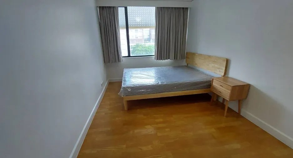 For rent 3 bedrooms condo in Sathon, Bangkok