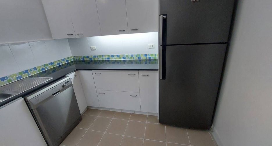 For rent 3 bedrooms condo in Sathon, Bangkok