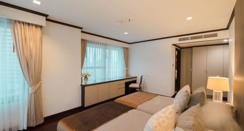 Condo en alquiler de 3 habitaciones en Khlong Toei, Bangkok