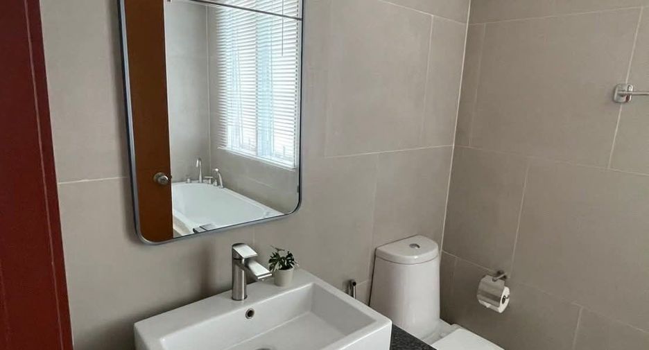 For rent 2 bedrooms condo in Khlong San, Bangkok