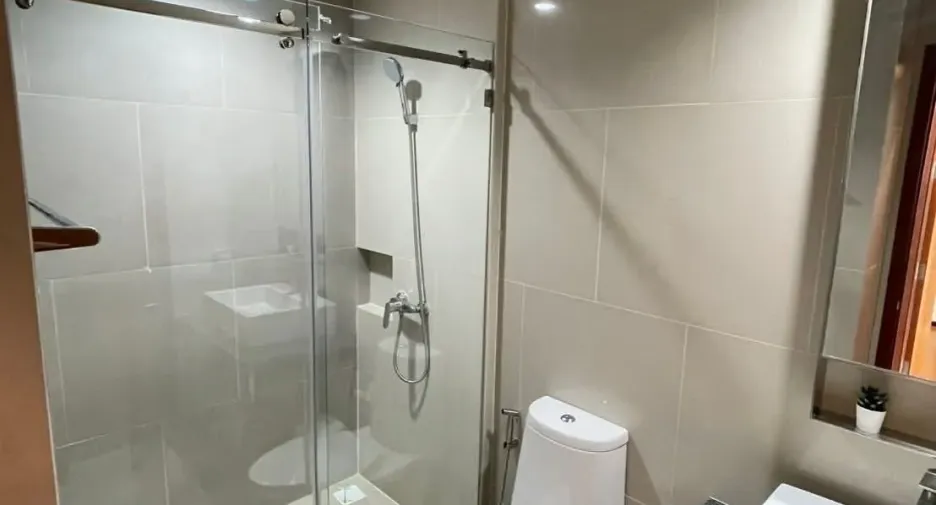 For rent 2 bedrooms condo in Khlong San, Bangkok