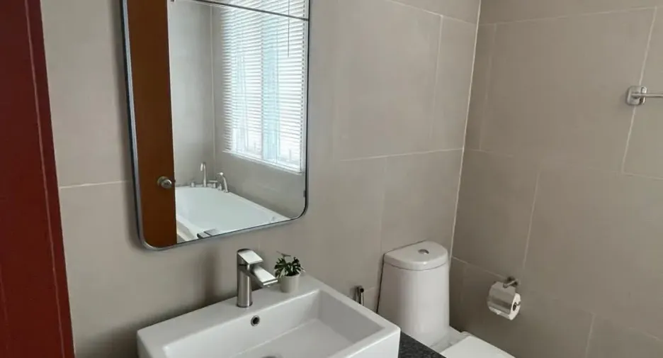 For rent 2 bedrooms condo in Khlong San, Bangkok
