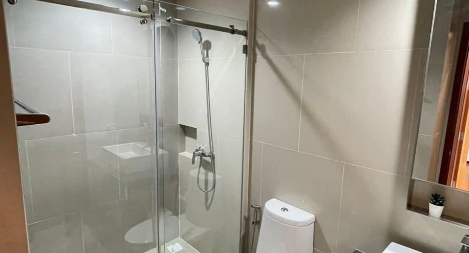 For rent 2 bedrooms condo in Khlong San, Bangkok