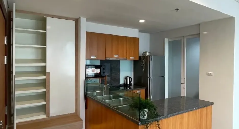 For rent 2 bedrooms condo in Khlong San, Bangkok