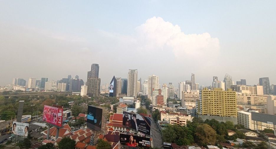 For rent 2 bedrooms condo in Watthana, Bangkok