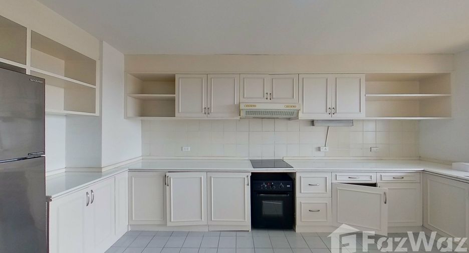 Apartamento en alquiler de 3 habitaciones en Watthana, Bangkok