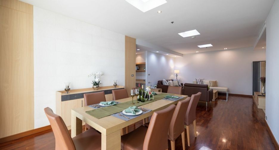 For rent 3 bedrooms apartment in Khlong Toei, Bangkok