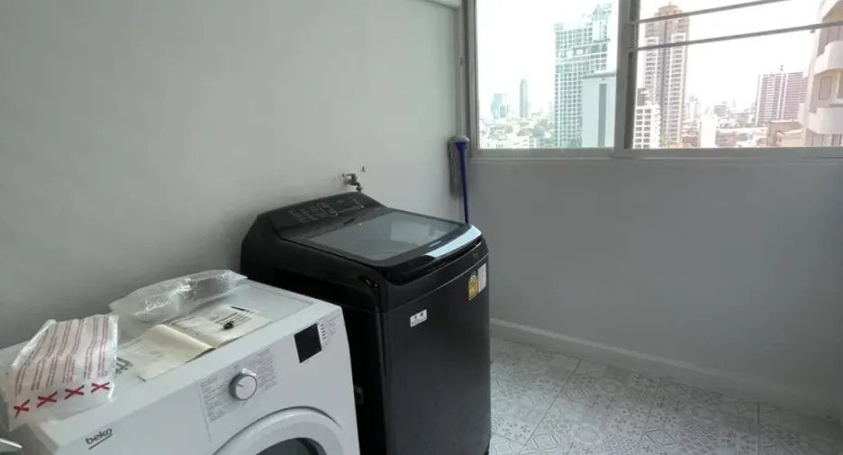 Condo en alquiler de 3 habitaciones en Watthana, Bangkok
