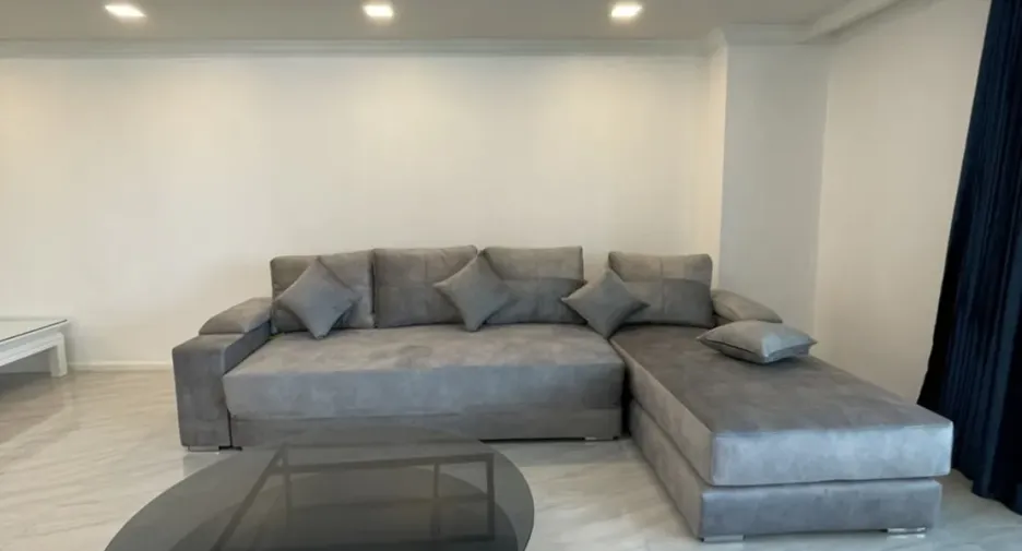 Condo en alquiler de 3 habitaciones en Watthana, Bangkok