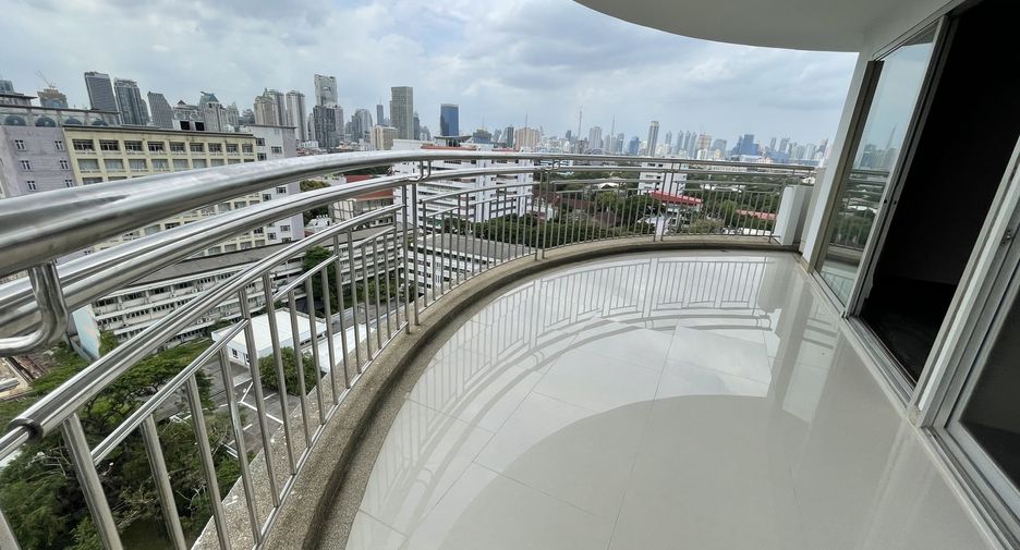 For rent 3 bedrooms condo in Sathon, Bangkok