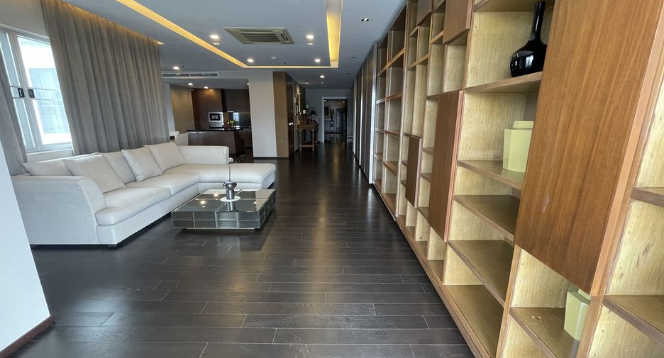 For rent 3 bedrooms condo in Sathon, Bangkok