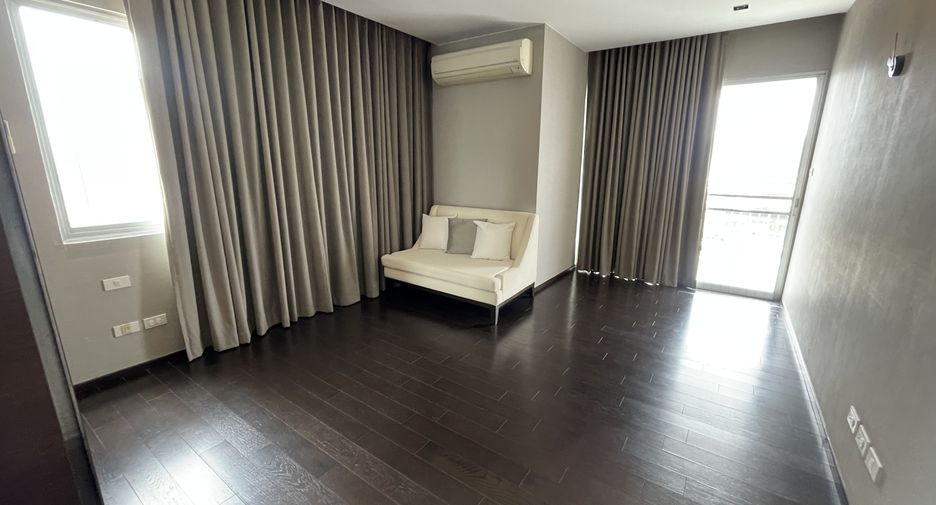 For rent 3 bedrooms condo in Sathon, Bangkok