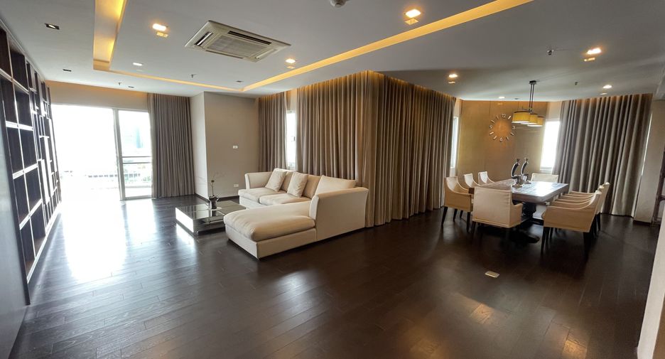 For rent 3 bedrooms condo in Sathon, Bangkok