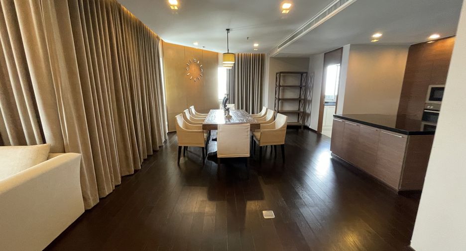 For rent 3 bedrooms condo in Sathon, Bangkok