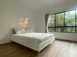 Casa adosada en alquiler de 3 habitaciones en Saphan Sung, Bangkok