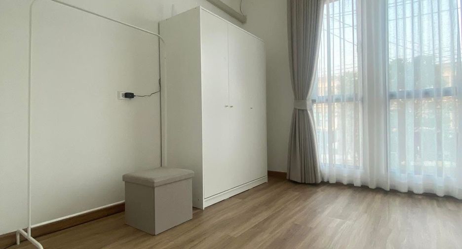 Casa adosada en alquiler de 3 habitaciones en Saphan Sung, Bangkok