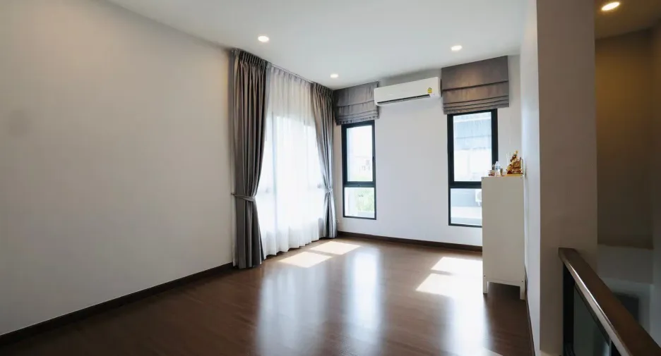 Haus zur Miete mit 4 Zimmer in Bang Phli, Samut Prakan