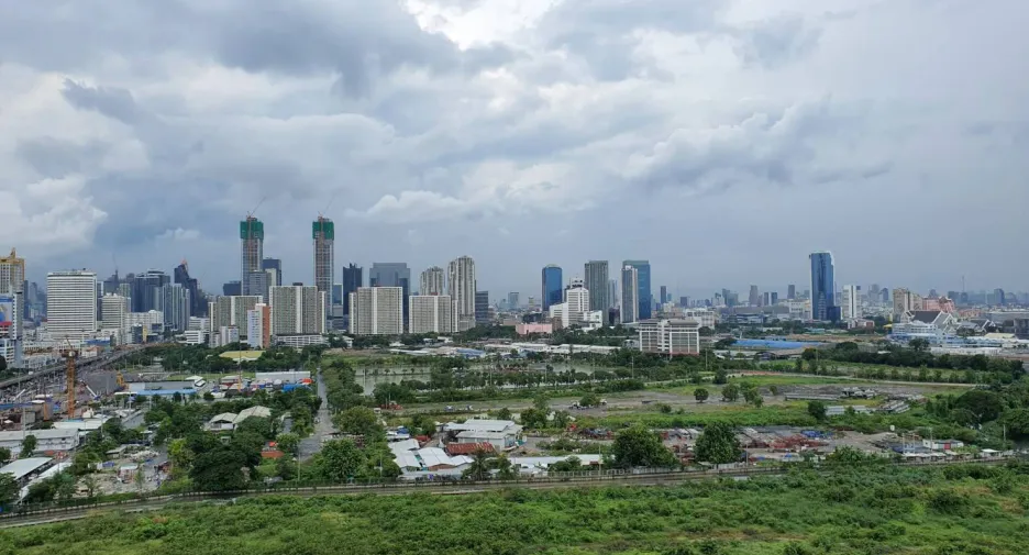 For rent 2 bedrooms condo in Huai Khwang, Bangkok