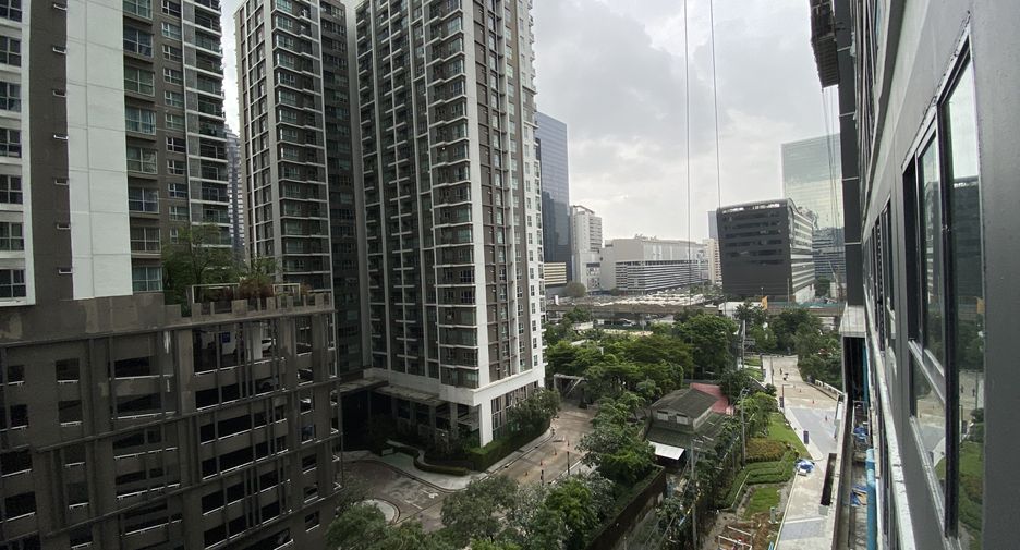 For rent 1 bed condo in Huai Khwang, Bangkok