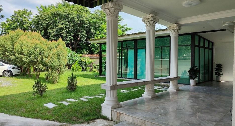 For rent 4 bedrooms house in Bang Kapi, Bangkok
