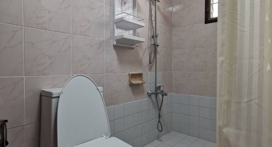 For rent 4 bedrooms house in Bang Kapi, Bangkok