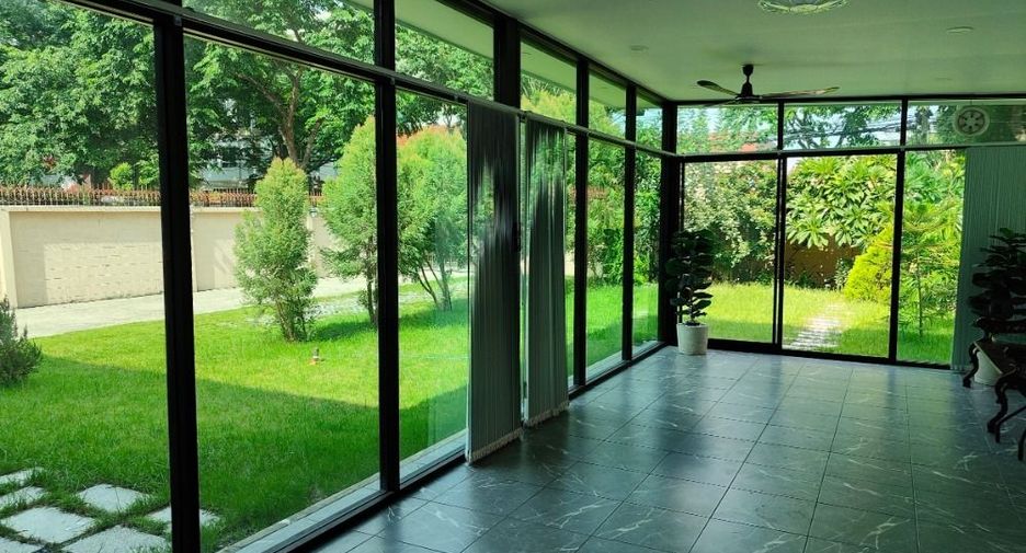 For rent 4 bedrooms house in Bang Kapi, Bangkok