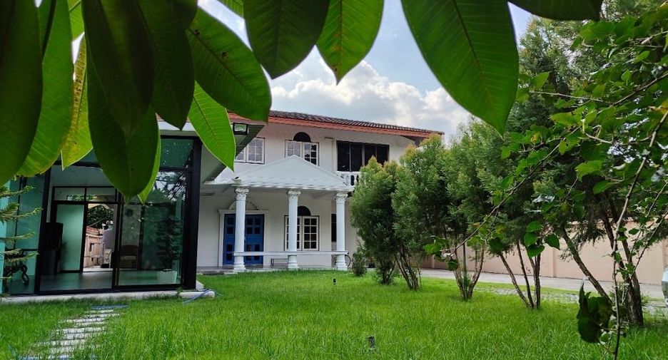 For rent 4 bedrooms house in Bang Kapi, Bangkok
