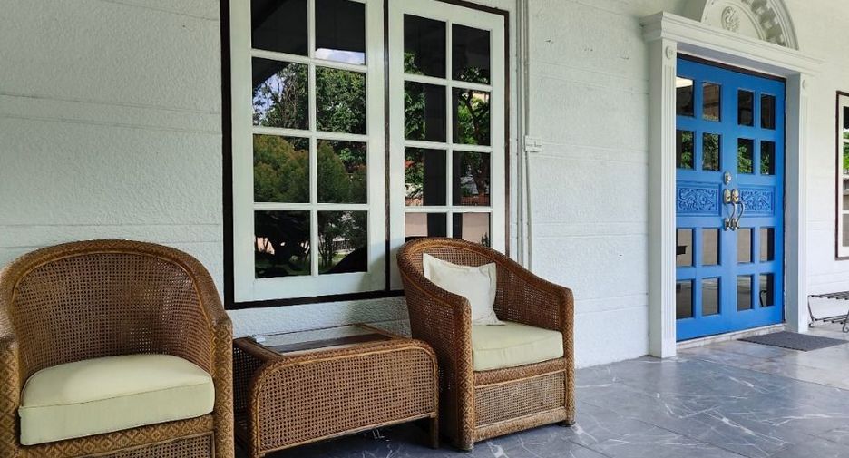 For rent 4 bedrooms house in Bang Kapi, Bangkok