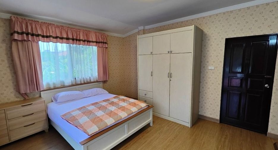 For rent 4 bedrooms house in Bang Kapi, Bangkok
