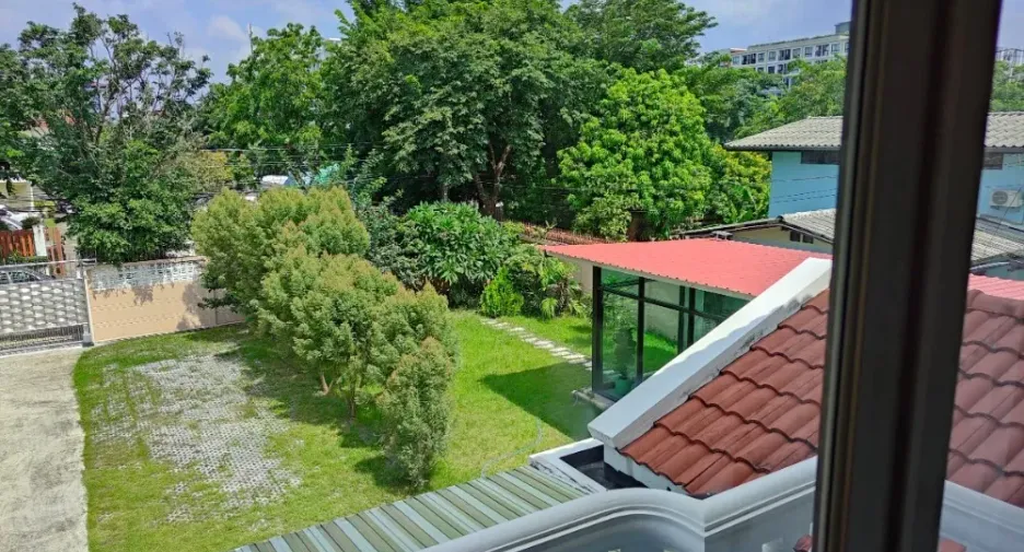 For rent 4 bedrooms house in Bang Kapi, Bangkok