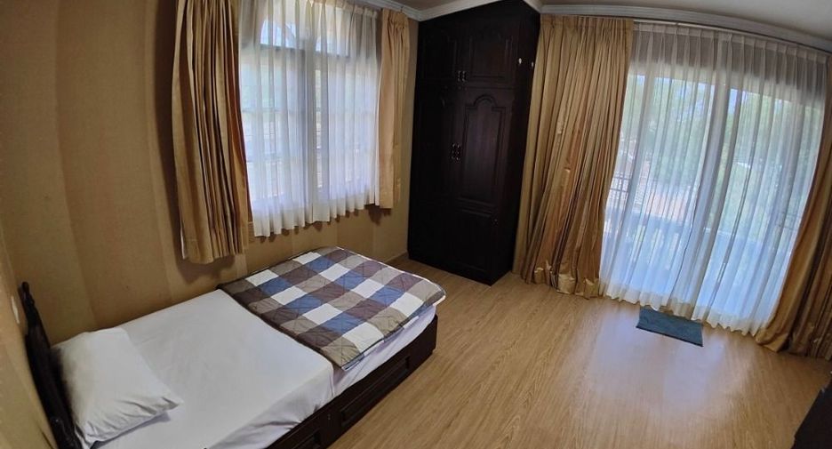 For rent 4 bedrooms house in Bang Kapi, Bangkok