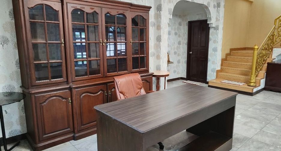 For rent 4 bedrooms house in Bang Kapi, Bangkok
