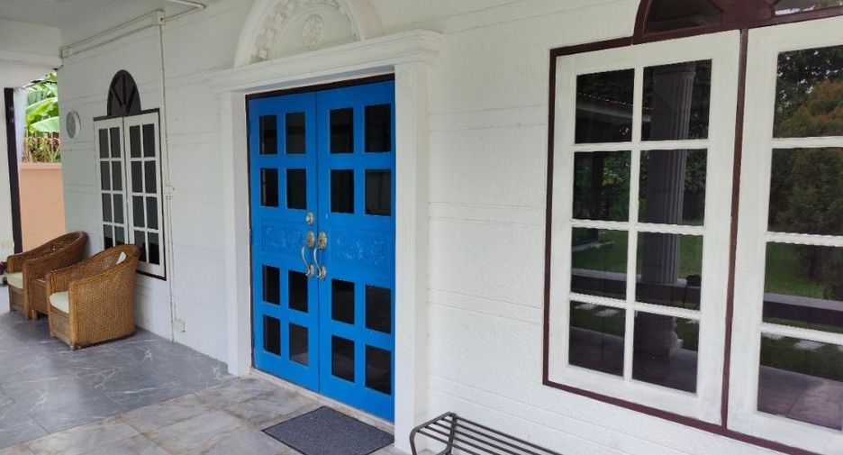 For rent 4 bedrooms house in Bang Kapi, Bangkok