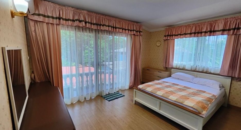For rent 4 bedrooms house in Bang Kapi, Bangkok