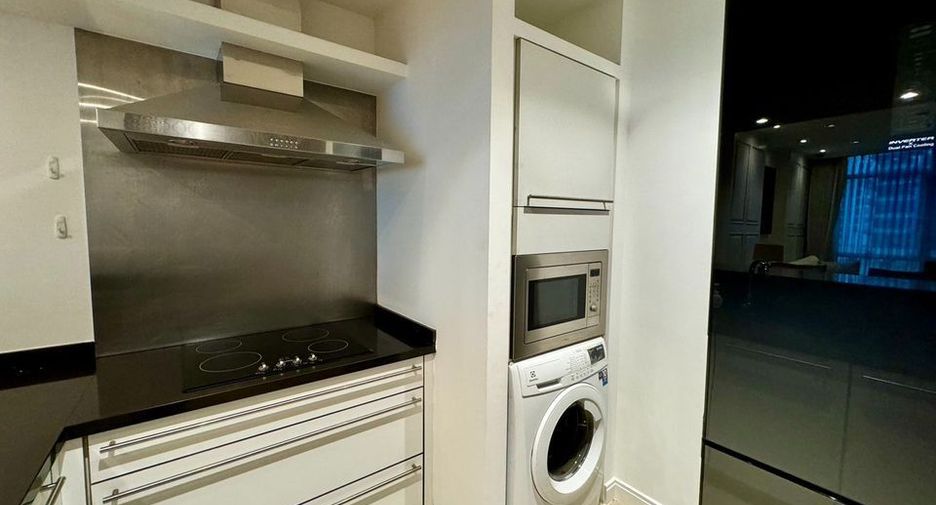 For rent 2 bedrooms condo in Pathum Wan, Bangkok