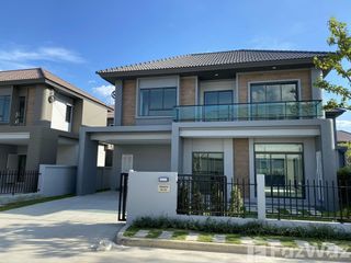 Casa en alquiler de 4 habitaciones en Saphan Sung, Bangkok