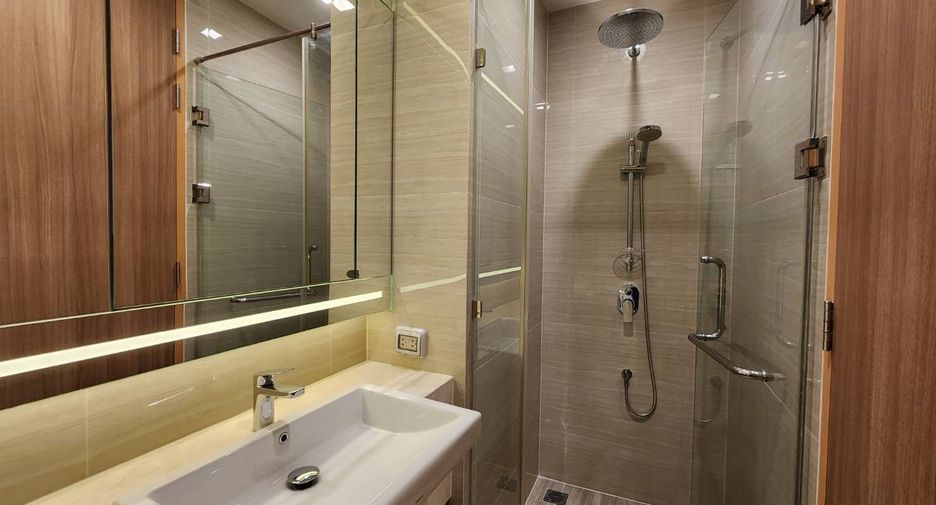 Condo en alquiler de 3 habitaciones en Watthana, Bangkok