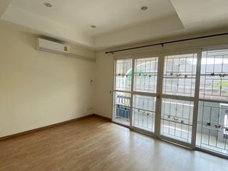 For rent 3 ベッドルーム townhouse in Lat Phrao, Bangkok