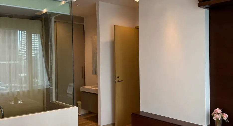 For rent 2 bedrooms condo in Khlong Toei, Bangkok