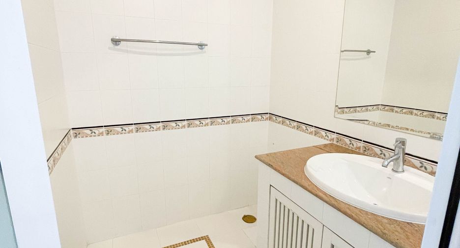 For rent 4 bedrooms house in Suan Luang, Bangkok